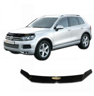 Дефлектор капота Classic черный Volkswagen Touareg 2010.